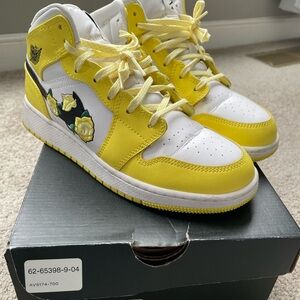 Jordan Kids Sneakers in Yellow and White
